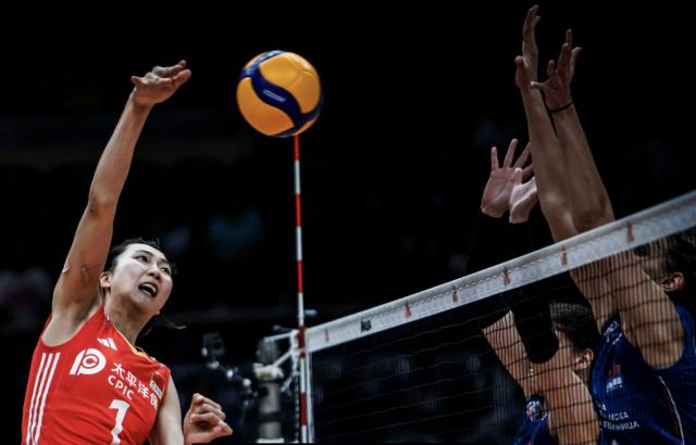 1716086323500080485.png 半岛体育入口-主动变阵+及时调整 中国女排3比1逆转塞尔维亚