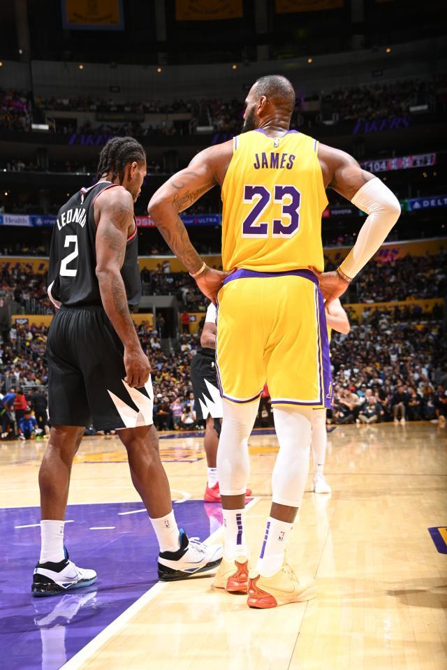 1698905914657084602.jpg 半岛体育全站-终结对快艇11连败!詹皇42分钟力斩35分再创里程碑