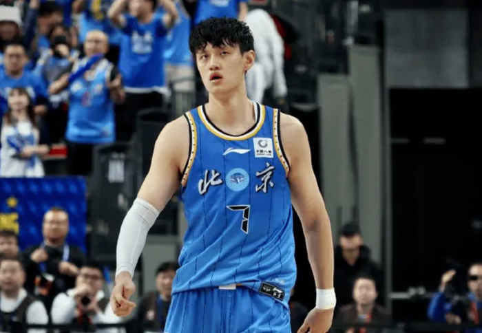 半岛体育入口-曾凡博腰伤麻烦了！归期待定，顺便恢复手指伤势，许利民压力山大|周鹏|赵睿|周琦|复出|受伤_新浪体育_新浪新闻