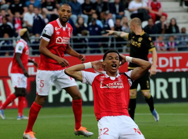 半岛体育入口-巴黎抢得埃基蒂凯 以追姆巴佩的方式签下高效新星