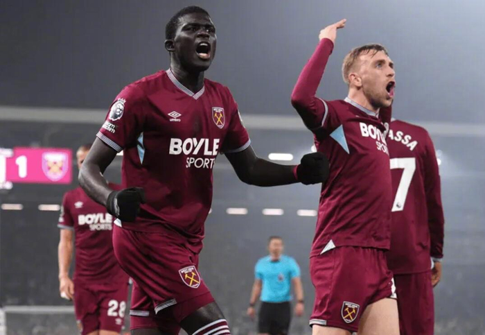 半岛体育 - 半岛体育官方网站 - Bandao AP-西汉姆胜富勒姆后球迷高歌挑衅热刺|西汉姆联|水晶宫|托特纳姆热刺|诺丁汉森林|图多尔_新浪体育_新浪新闻