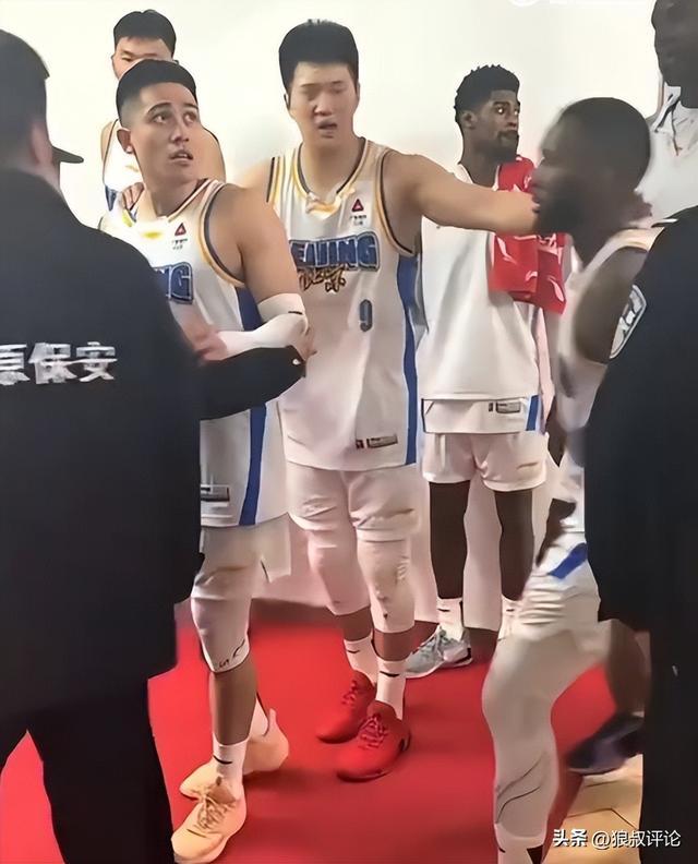 半岛体育 - 半岛体育官方网站 - Bandao AP-山西现场球迷对北京球员吐口水引热议!陈盈骏妻子怒斥不文明行为