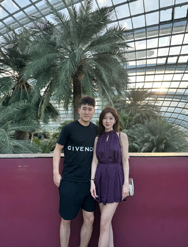 半岛体育入口-姜伟泽和女友近照,小角色逆袭,年薪275万,女友是性感美女|吉林队|中国男篮|nba|吉林市|吉林省_新浪体育_新浪新闻