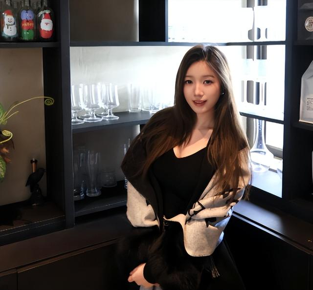 半岛体育入口-姜伟泽和女友近照,小角色逆袭,年薪275万,女友是性感美女|吉林队|中国男篮|nba|吉林市|吉林省_新浪体育_新浪新闻