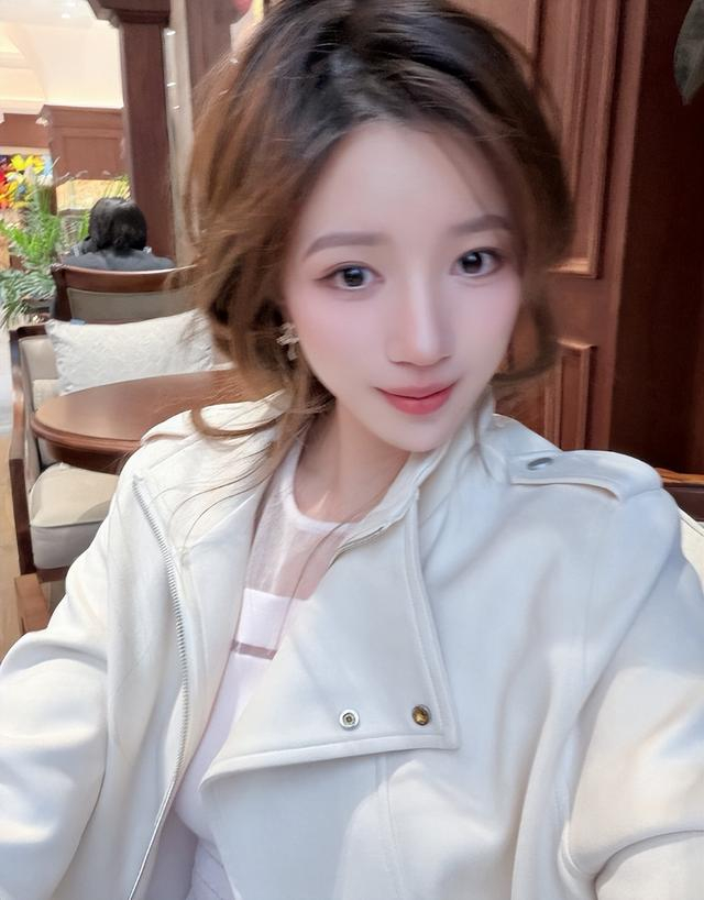 半岛体育入口-姜伟泽和女友近照,小角色逆袭,年薪275万,女友是性感美女|吉林队|中国男篮|nba|吉林市|吉林省_新浪体育_新浪新闻